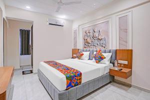 FabHotel Royal Midway