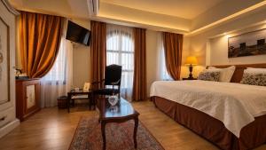 Great Greece Le Convivial Suites