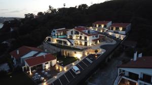 Hillside House Residence