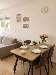 Apartments Mariner with heated pool