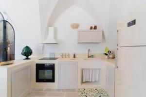 MASSERIA GROTTA ANTICA 6&2, Emma Villas