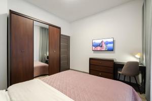 3-6 Vozdvizhenka, Dehtiarna 6, Kyiv centre, stunning city view, Petrovdom Apartment
