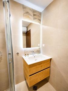 VESTA View Modern Apartment with Free Parking
