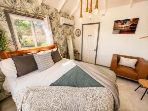 Coastline VIlla with Pool - 5 mins to Beach and local amenities