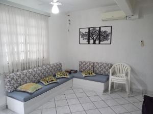Apto de 2 dormitorios com ar-condicionado