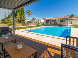 V5 Villa Galé Beach