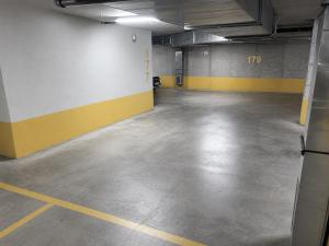 Urban Taft Stay Skopje-Modern Vodno View Suite with Private Parking in Taftalidze