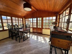 Casa com Piscina, Lareira e Churrasqueira