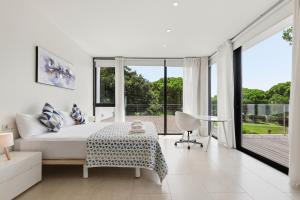 002 Stylish 5 Bed Villa With Private Infinity Pool