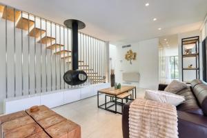 002 Stylish 5 Bed Villa With Private Infinity Pool