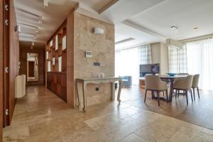 Rozer Deluxe Apartment with Sea View