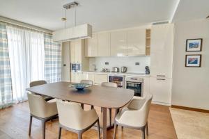 Rozer Deluxe Apartment with Sea View