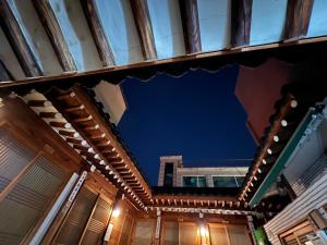 Jongno Hanokgung Guesthouse
