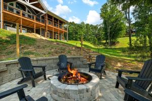 Cozy Blue Ridge Cabin: Game Room & Mountain Views