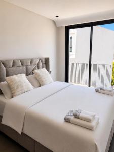 Sunlit Studio for Couples with Self check in