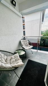 BYA Forest View Studio with Balcony