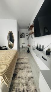 BYA Forest View Studio with Balcony