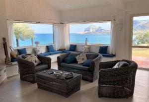 Villa Smeraldo Private access to the sea and pool