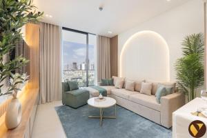Vogue Vacation Homes, JVC Binghatti Phoenix near Circle Mall, One Bedroom Apartment with Balcony and Access toAmenities