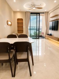 Panoma2 apartment for rent with a direct view of the river