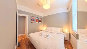 The Urban Oasis - Great location near Pubs, Restaurants and more! Bus links on doorstep