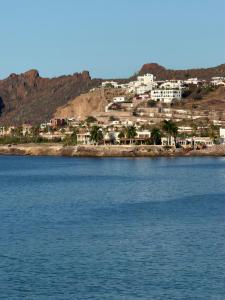 Condo Frente al Mar San Carlos, 2 Camas Queen, Sofá Cama