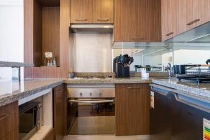 Apt in Las Condes with Pool and Private Balcony