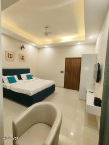 Tipsyy Inn Suites 024