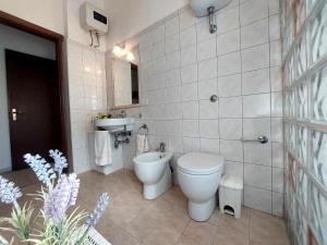 house close to the beach - large private garden
