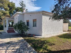 house close to the beach - large private garden