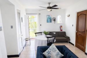 Negril Beach Condo - Beach-Pool-TennisCourt-Parking on site