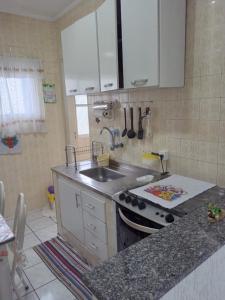 Apto de 2 dormitorios com ar-condicionado