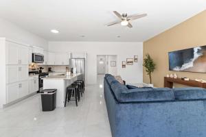 Desert Modern 3BR 2BA Home King Bed Smart TVs