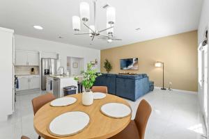 Desert Modern 3BR 2BA Home King Bed Smart TVs