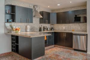 NITTA 308 Spacious Living - Walk to the Beach