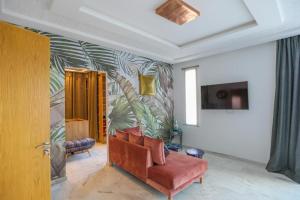 Pool, Not overlooked, 5 Suites Air-conditioned, Spacious Garden