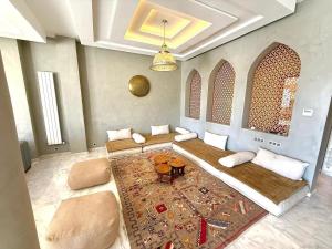 Pool, Not overlooked, 5 Suites Air-conditioned, Spacious Garden