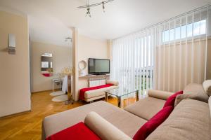 Chłodna Comfort Apartment by BookingHost