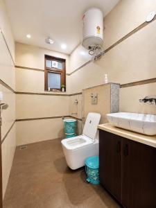 Homlee-Gold-4BHK-Lift-Parking-Vasant Kunj