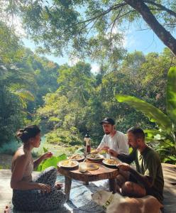 Riverside Cabin Near Cambugahay Falls With Kitchen