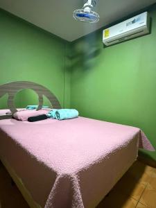 Habitación privada con baño compartido y AC