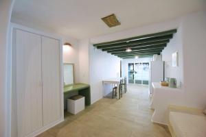 Giourgas Provatas Boat House Milos Island