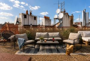 Roof Apartments and Parking Assistance