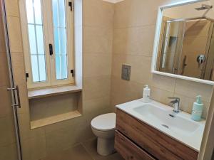 Apartment Quadrilocale in villa con piscina by Interhome