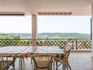 Apartment Quadrilocale in villa con piscina by Interhome