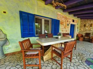 Holiday Home Nina by Interhome