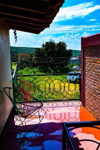 Lovely garden flat with stunning mountain views