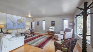 Fantastic Home Minutes from Downtown & Beaches by StayIn