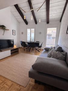 Comfortable Bijoux with Cathedral View