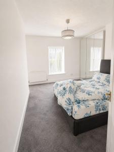 #186 Spacious Home for Work & Leisure - Sleeps 4-5
